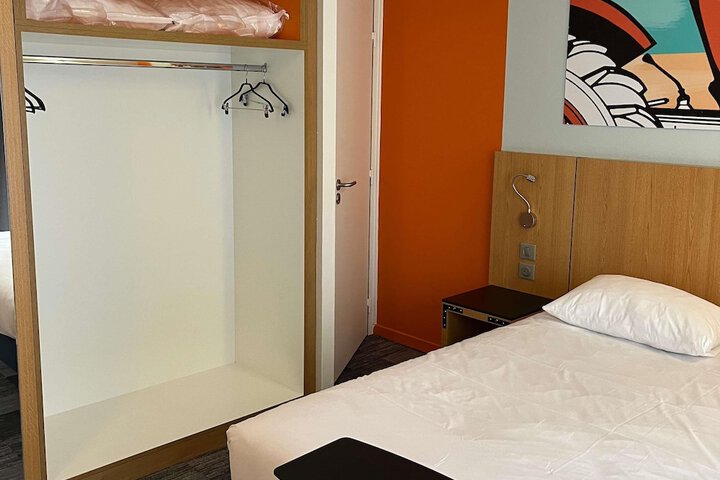 Room 3 of 36