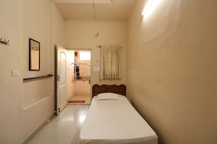 Room 8 of 31