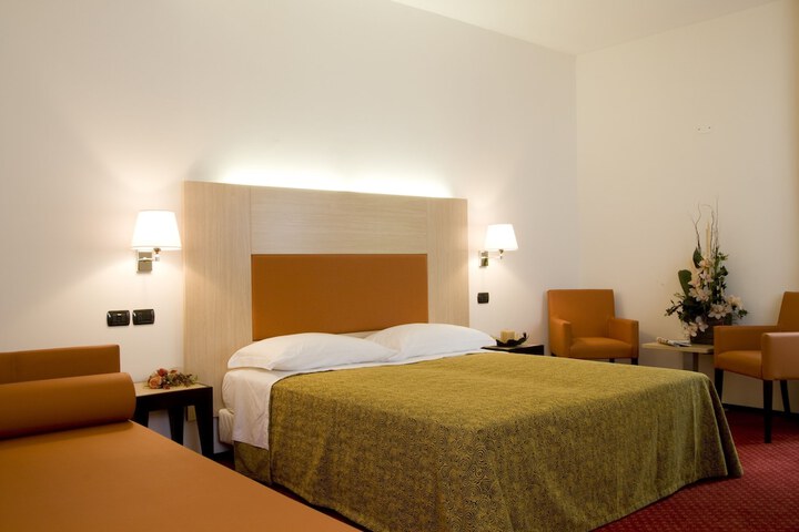 Room 5 of 31