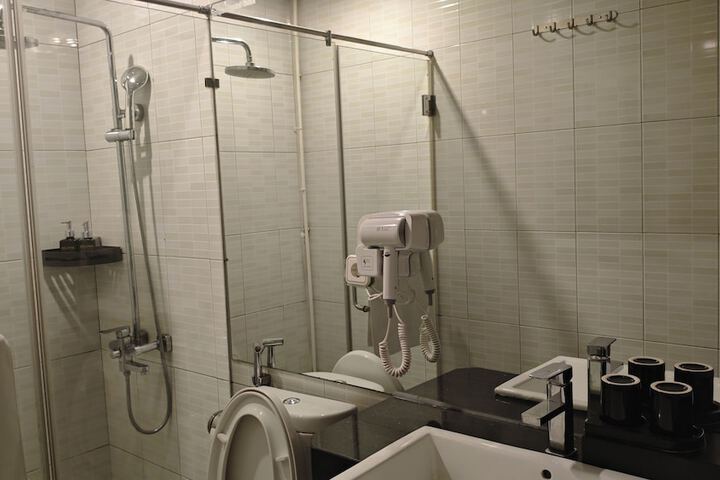 Room 46 of 89