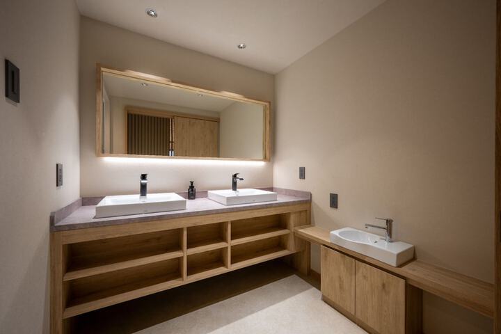 Room 46 of 200