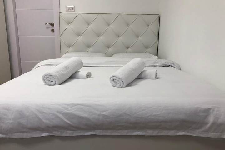 Room 8 of 140