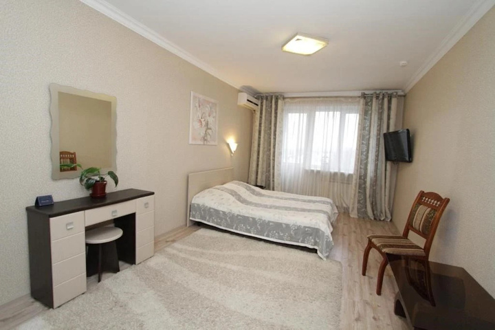 Room 3 of 8