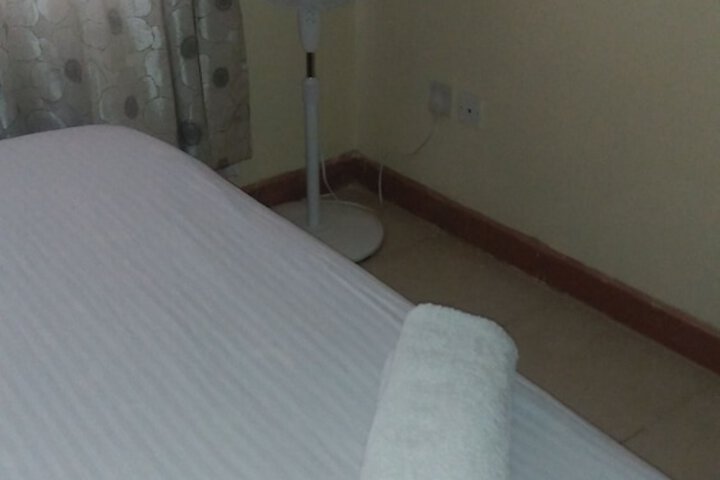 Room 10 of 25
