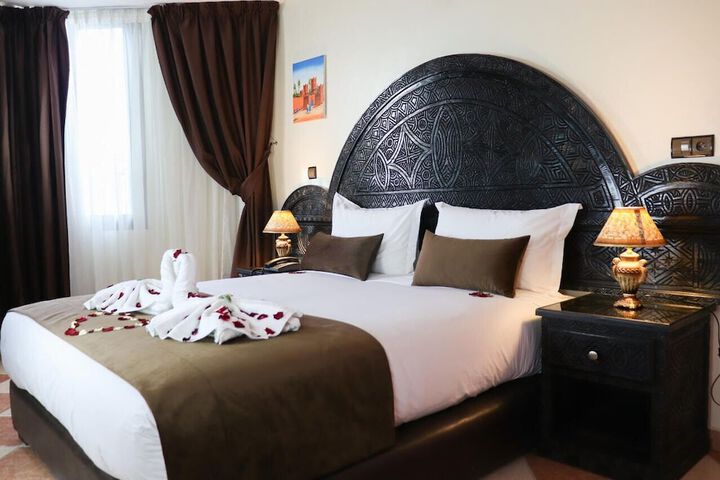 Room 6 of 10