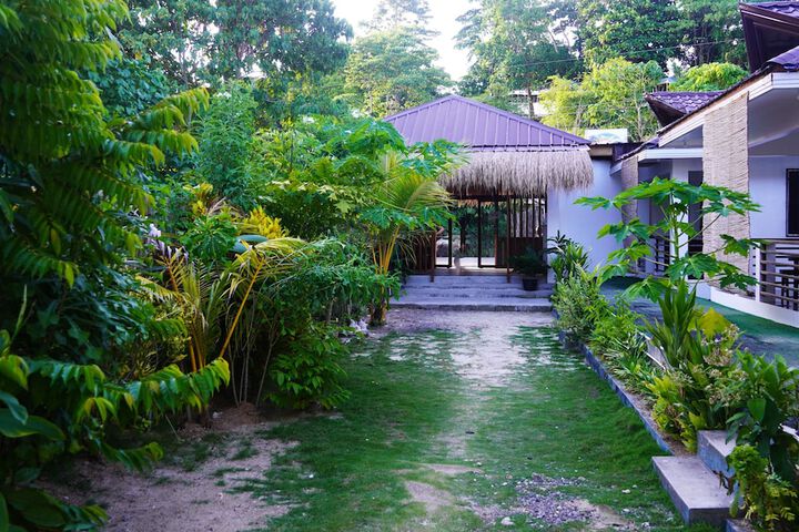 Hotel Exterior 44 of 52