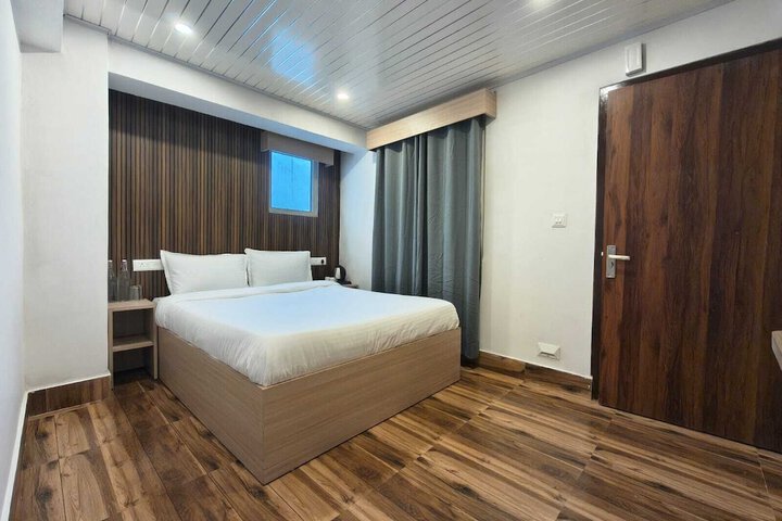 Room 13 of 26
