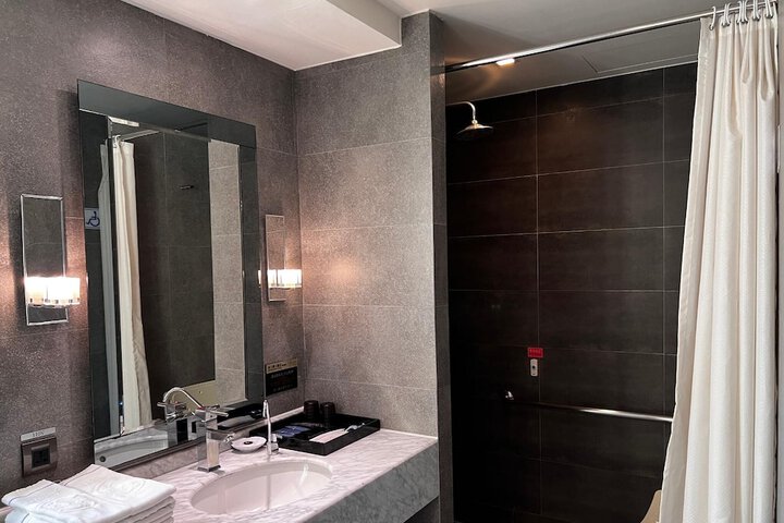 Room 26 of 49