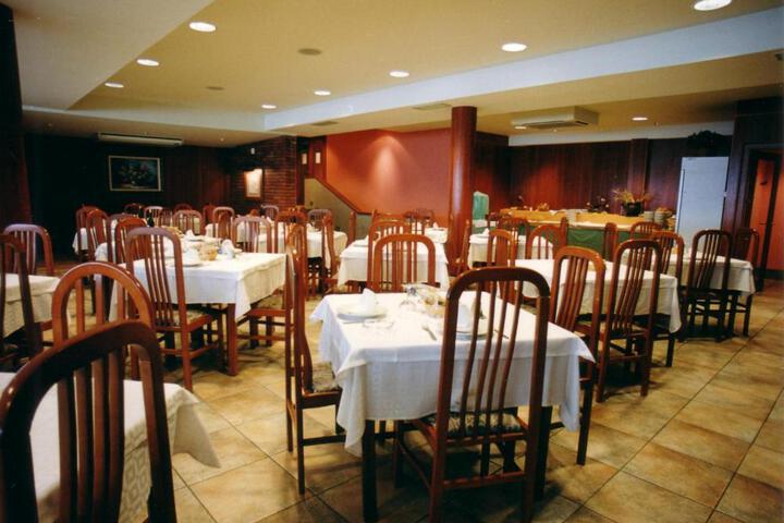 Dining 9 of 23