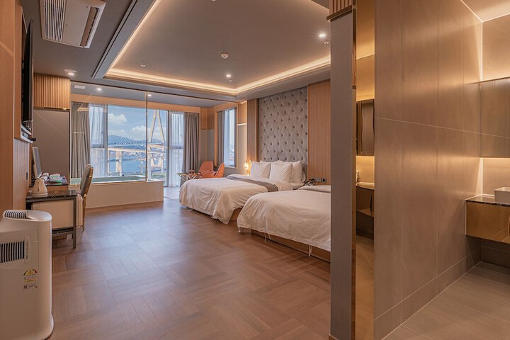Room 21 of 53