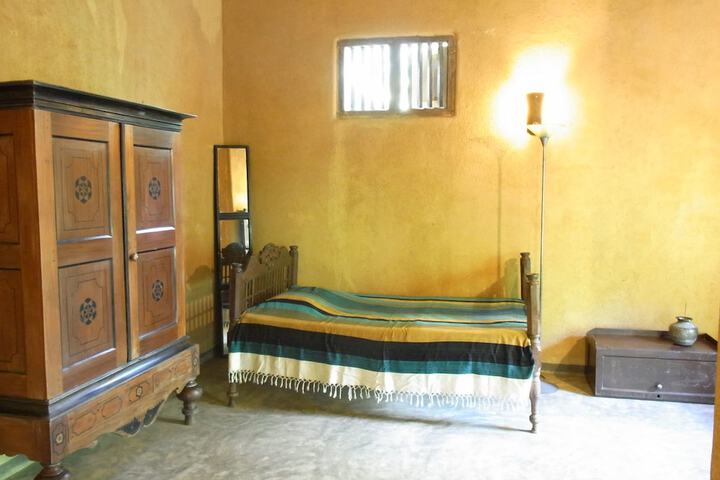 Room 44 of 101
