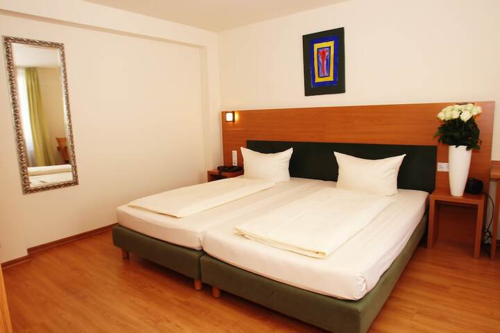 Room 4 of 20