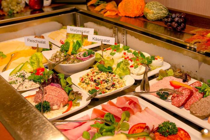Dining 56 of 64