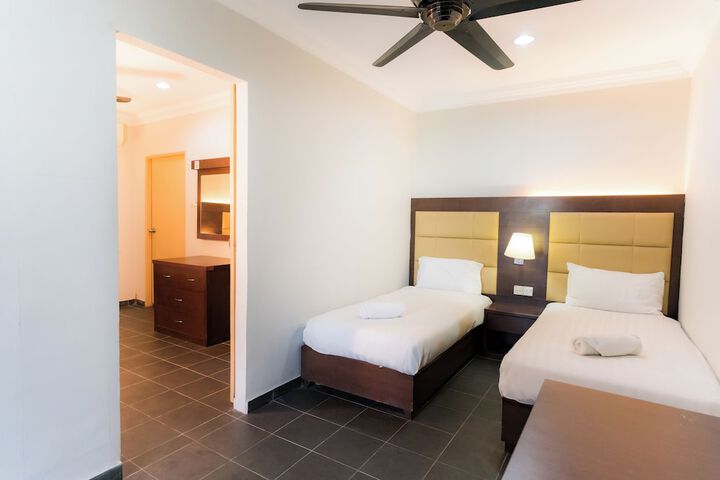 Room 11 of 23