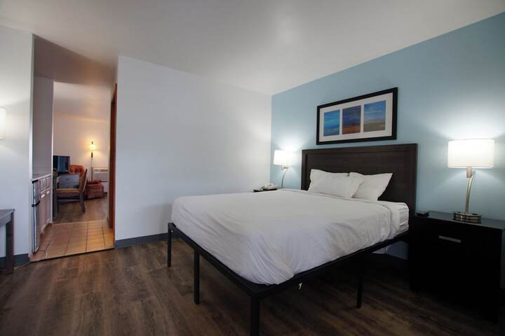 2 Bedrooms Traditional Suite King and Queen Bed Pool View Balcony (12 of 46)