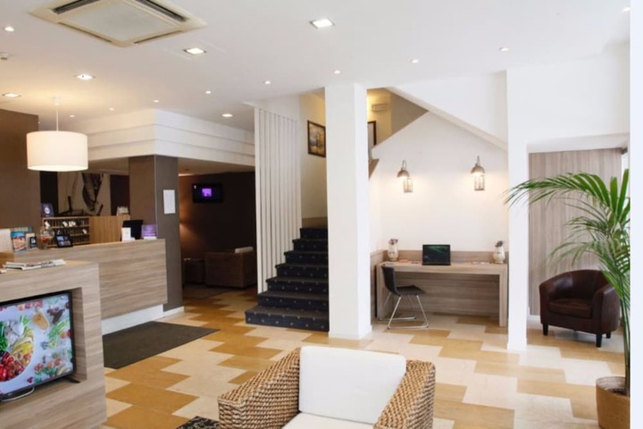 Hotel Lobby