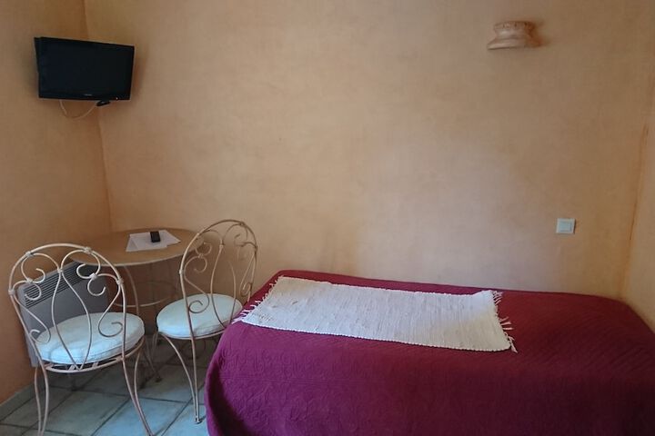 Room 18 of 50