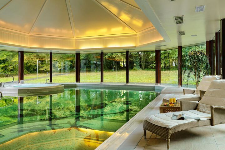 Hotel Pool
