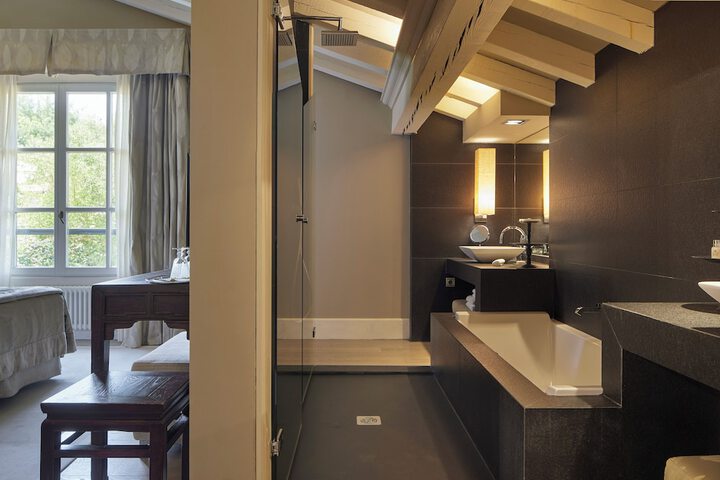 Room 32 of 45