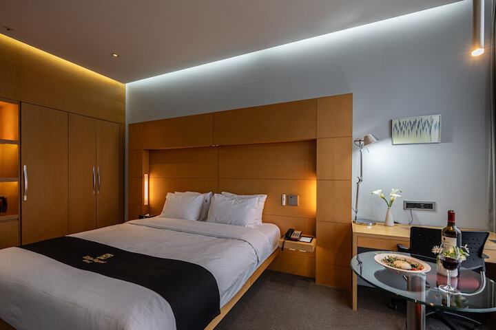 Room 33 of 115