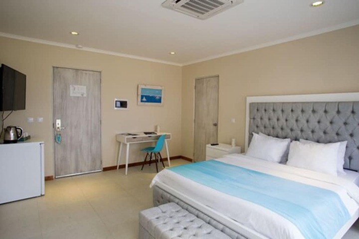 Room 25 of 40