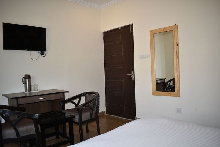 Room 9 of 24