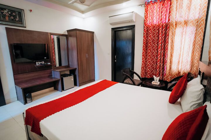 Room 6 of 43