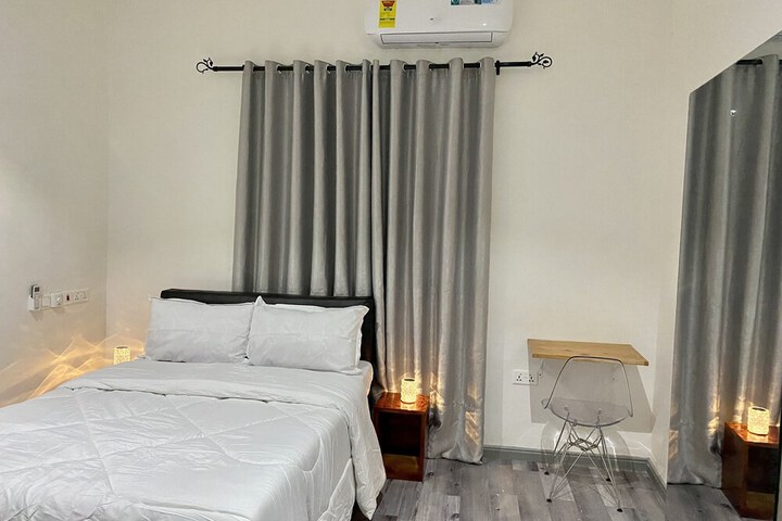 Room 32 of 77