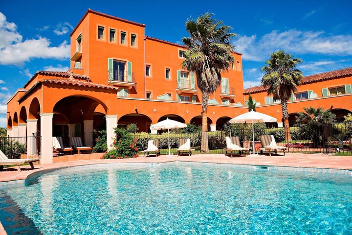 Pool Hotel