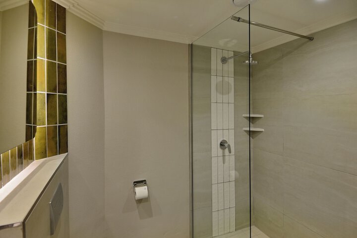 Room 11 of 25