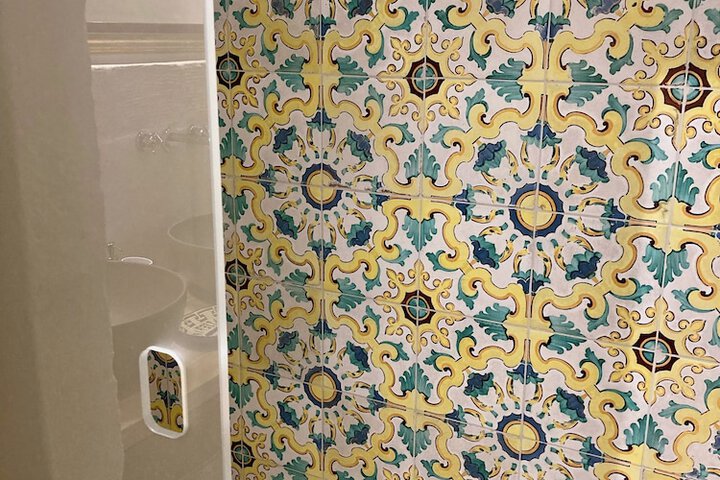 Room 45 of 189