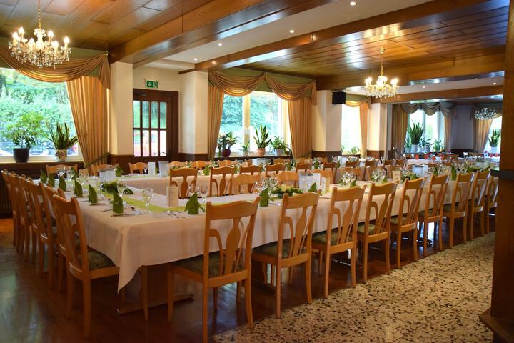 Ballroom/Hall 64 of 92