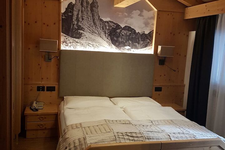 Room 7 of 49