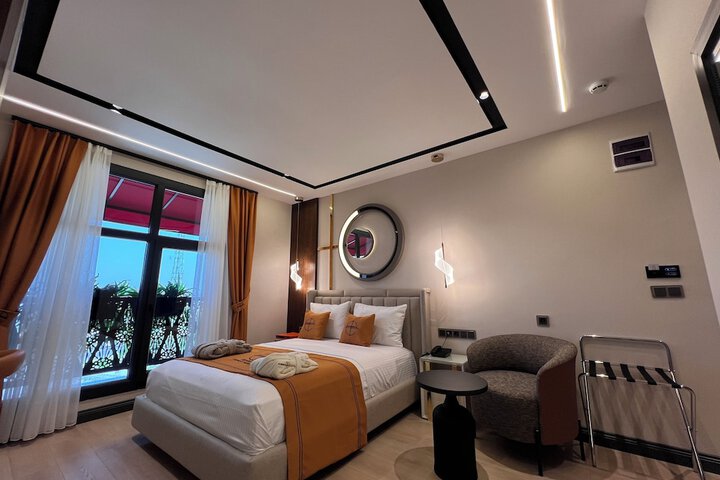 Room 6 of 106