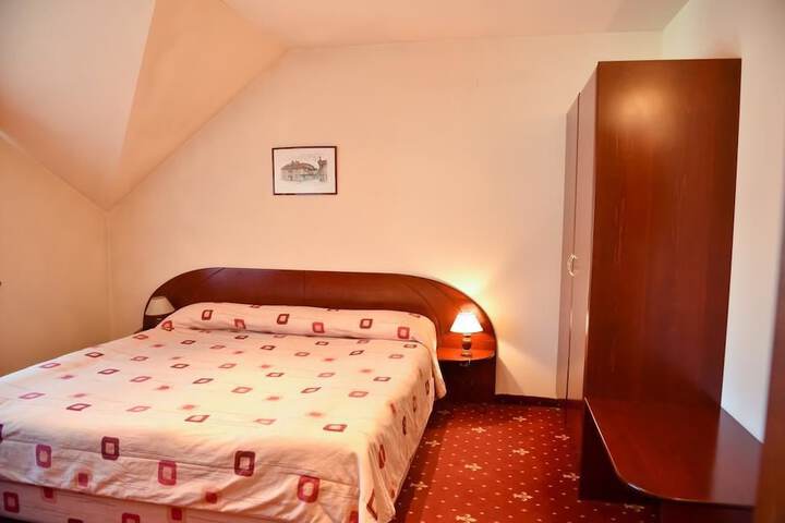 Room 10 of 57