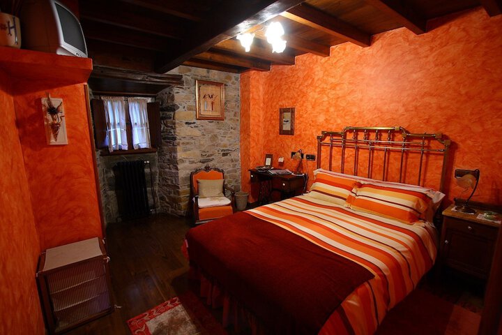 Room 9 of 37