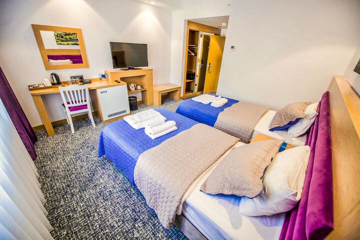 Room 14 of 60