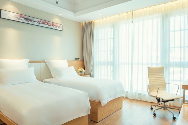 Room 15 of 108