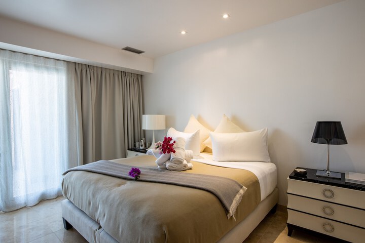 Room 45 of 230