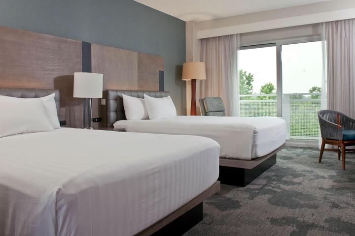 2 Queen Beds (2 of 10)