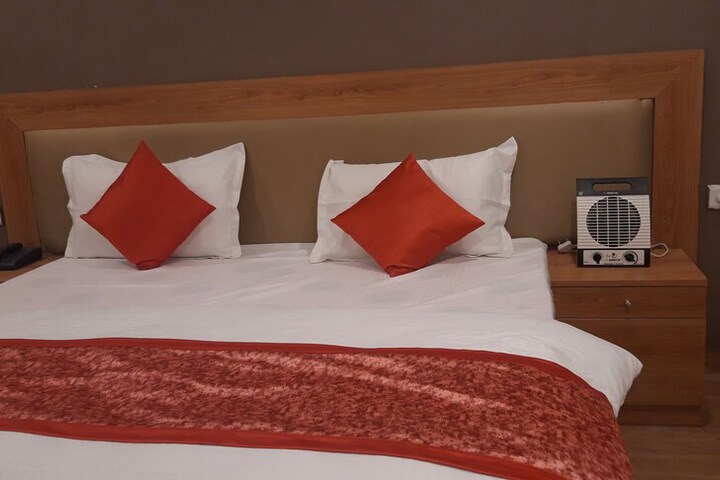 Room 32 of 66