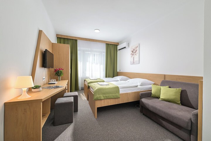 Room 10 of 24