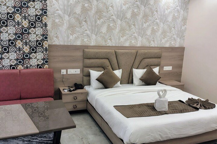 Room 3 of 15