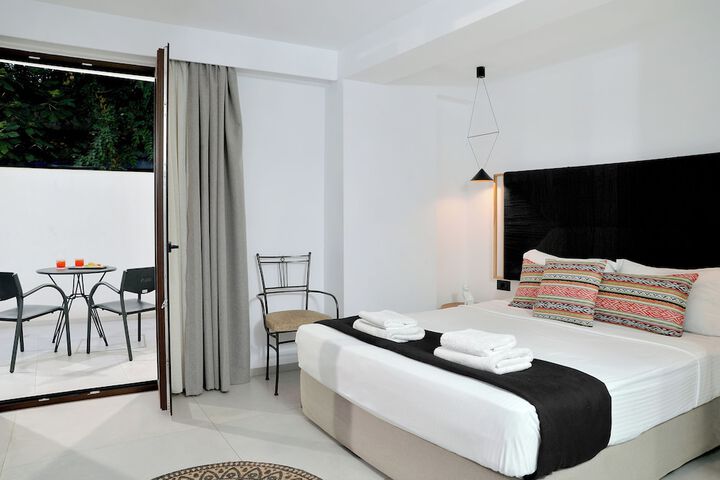 Room 25 of 102