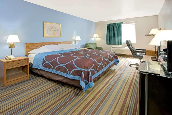 1 King Bed (7 of 9)
