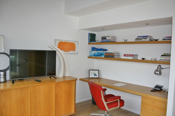 Room 4 of 68