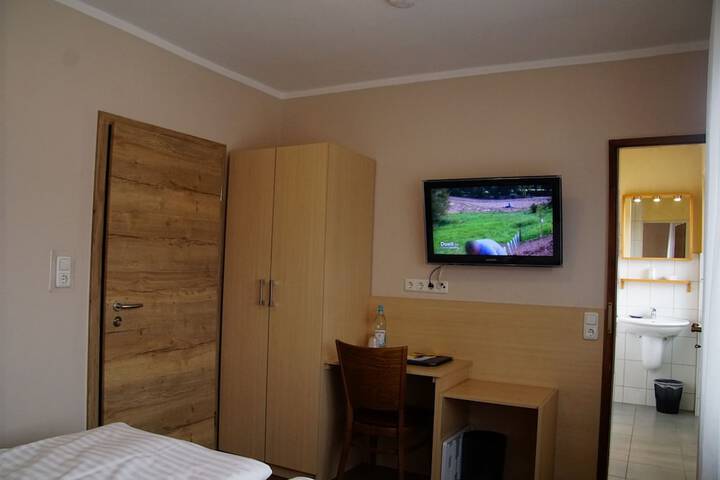 Room 17 of 79