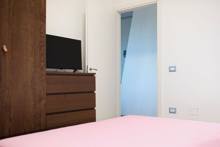 Room 18 of 103