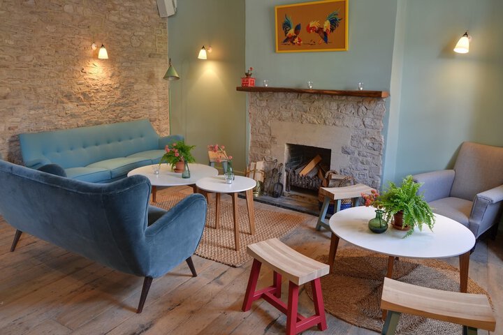 Lounge 68 of 78