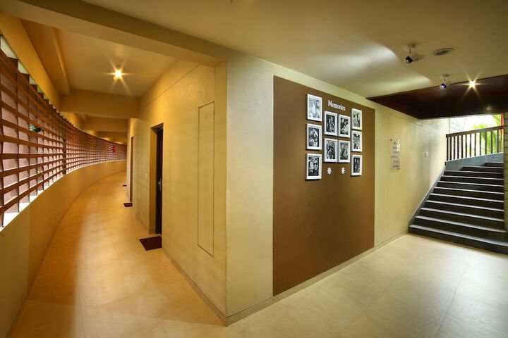 Ballroom/Hall 63 of 78
